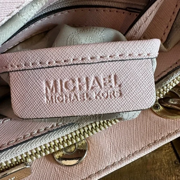 Michael Kors Cynthia Ballet Pink Leather Crossbody Bag - Picture 8 of 8